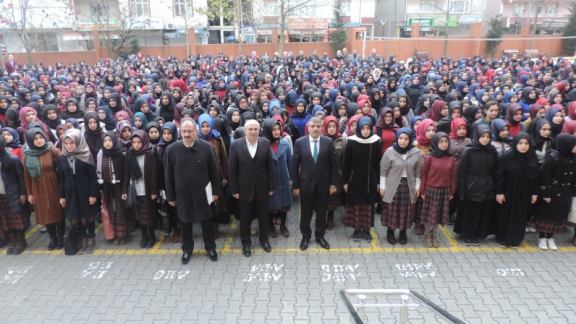 Bayrak Töreni Programı Sultanbeyli Kız Anadolu İmam Hatip Lisesi´nde Yapıldı