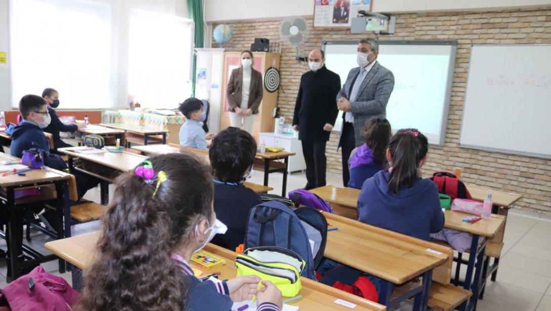 İlçe Milli Eğitim Müdürümüz Yaşar Çağlar'dan Yüz Yüze Eğitim Yapan Okullarımıza Ziyaret 