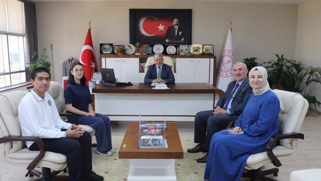 İlçe Milli Eğitim Müdürümüz Süreyya Aydın, Sultanbeyli İlçe Öğrenci Meclisi Başkanı ve Başkan Yardımcısını Kabul Etti